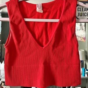 Red ribbed cropped tank